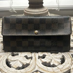 Sale ~ Louis Vuitton Damier Sarah Wallet - 100% Authentic